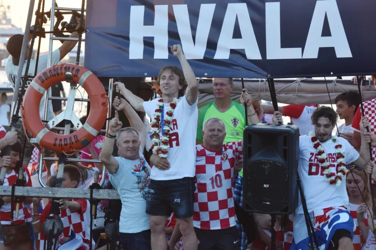 FE&Scaron;TA ZA PAMĆENJE U DALMACIJI: Evo kako su tisuće navijača dočekale 'zadarsku dicu'