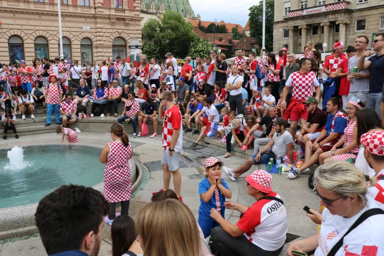 POGLEDAJTE KAKO JE IZGLEDAO SPEKTAKULARAN DOČEK VATRENIH NA TRGU: Oko pola milijuna građana slavilo je povijesni uspjeh