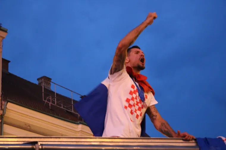 POGLEDAJTE KAKO JE IZGLEDAO SPEKTAKULARAN DOČEK VATRENIH NA TRGU: Oko pola milijuna građana slavilo je povijesni uspjeh