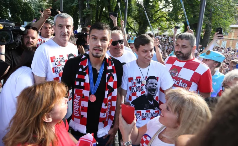 KARLOVAC OVAKVO &Scaron;TO NE PAMTI: Pogledajte kako su dočekali svog Dejana Lovrena