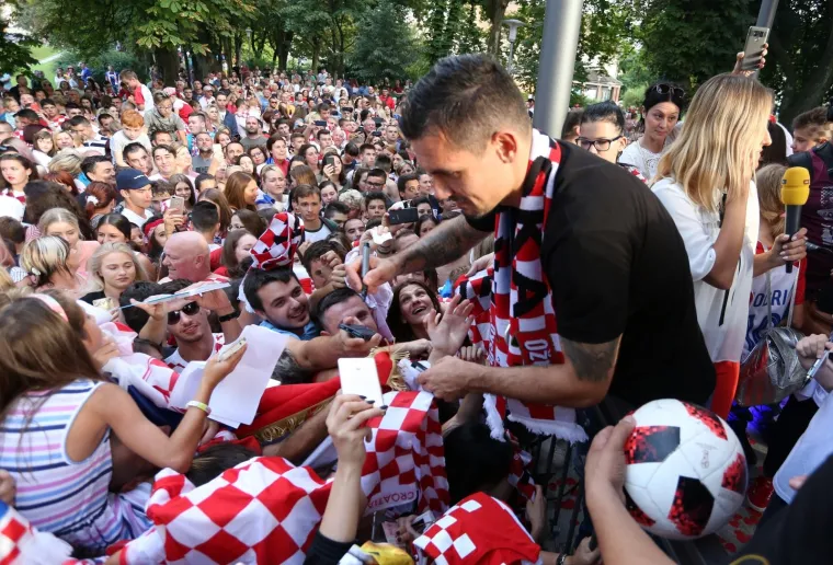 KARLOVAC OVAKVO &Scaron;TO NE PAMTI: Pogledajte kako su dočekali svog Dejana Lovrena