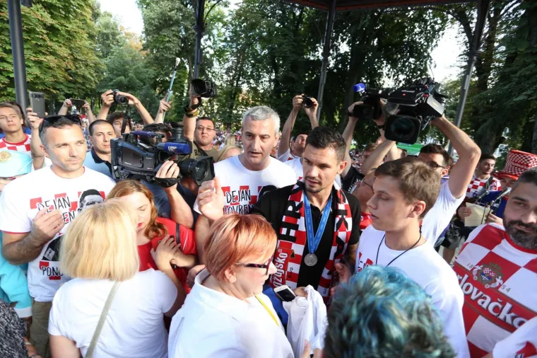 KARLOVAC OVAKVO &Scaron;TO NE PAMTI: Pogledajte kako su dočekali svog Dejana Lovrena