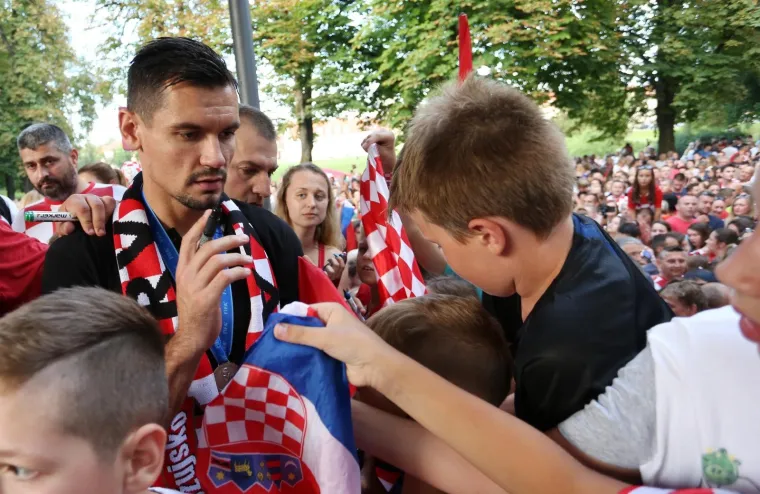 KARLOVAC OVAKVO &Scaron;TO NE PAMTI: Pogledajte kako su dočekali svog Dejana Lovrena