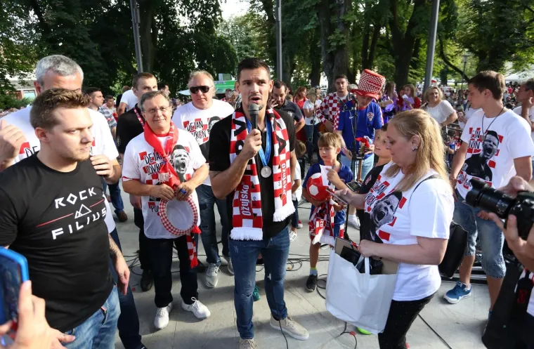 KARLOVAC OVAKVO &Scaron;TO NE PAMTI: Pogledajte kako su dočekali svog Dejana Lovrena