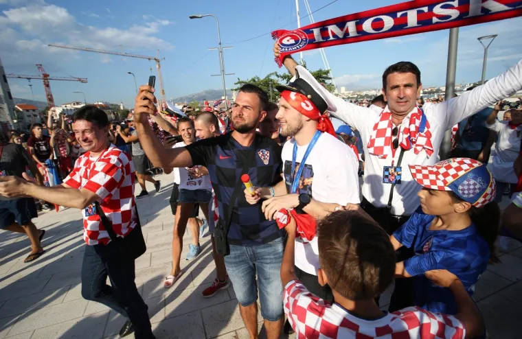 SPLIT DOČEKAO PETORICU VELIČANSTVENIH: Čak 50.000 ljudi pozdravilo Peri&scaron;ića, Rebića, Kalinića, Strinića i Bradarića