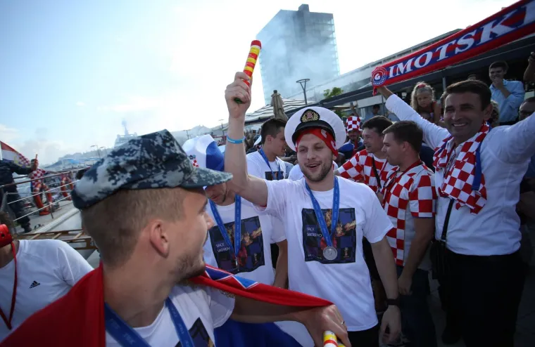 SPLIT DOČEKAO PETORICU VELIČANSTVENIH: Čak 50.000 ljudi pozdravilo Peri&scaron;ića, Rebića, Kalinića, Strinića i Bradarića