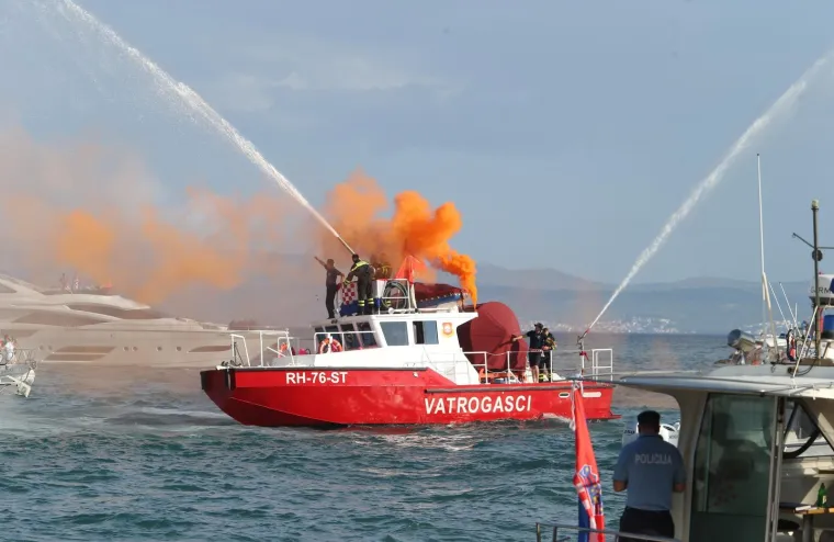SPLIT DOČEKAO PETORICU VELIČANSTVENIH: Čak 50.000 ljudi pozdravilo Peri&scaron;ića, Rebića, Kalinića, Strinića i Bradarića