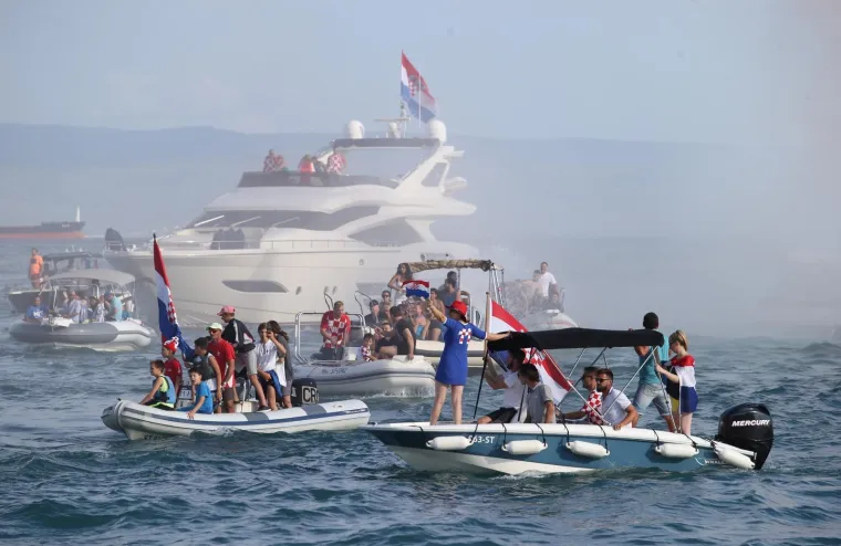 SPLIT DOČEKAO PETORICU VELIČANSTVENIH: Čak 50.000 ljudi pozdravilo Peri&scaron;ića, Rebića, Kalinića, Strinića i Bradarića