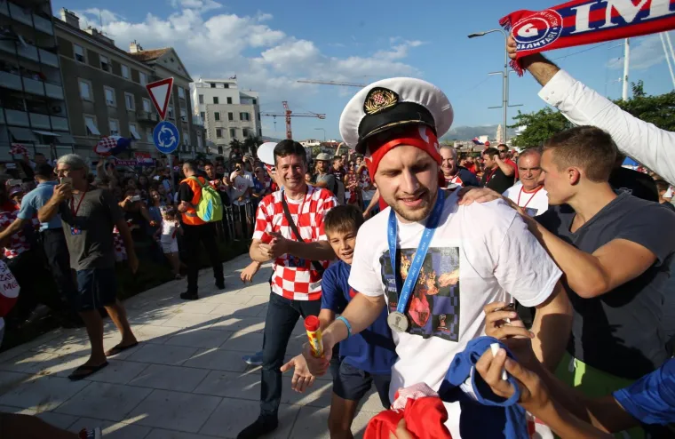 SPLIT DOČEKAO PETORICU VELIČANSTVENIH: Čak 50.000 ljudi pozdravilo Peri&scaron;ića, Rebića, Kalinića, Strinića i Bradarića