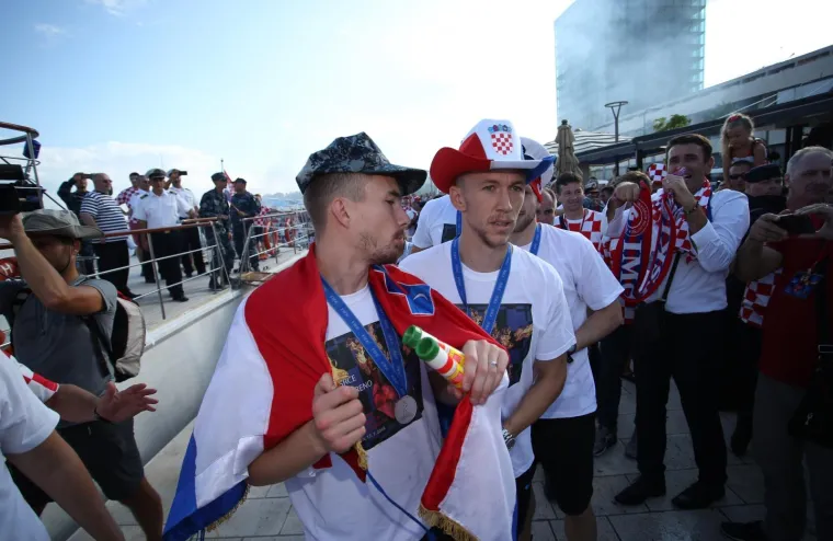 SPLIT DOČEKAO PETORICU VELIČANSTVENIH: Čak 50.000 ljudi pozdravilo Peri&scaron;ića, Rebića, Kalinića, Strinića i Bradarića