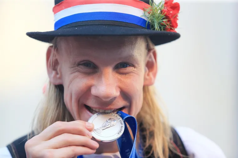 FE&Scaron;TA U DONJEM MIHOLJCU: Domagoj Vida odjenuo slavonsku no&scaron;nju i iz kočije pozdravljao sugrađane