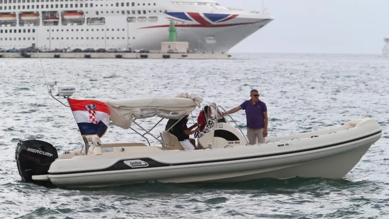 PROLOM OBLAKA NIJE POKVARIO DOČEK: Ni snažan pljusak nije mogao ugasiti euforiju u Splitu