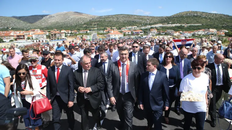 Stotine ljudi slave rje&scaron;enje gorućeg prometnog problema