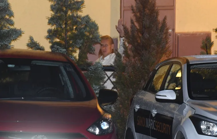 Nakon dočeka na trgu Vatreni slavlje nastavili u dru&scaron;tvu ljep&scaron;ih polovica u restoranu Okrugljak