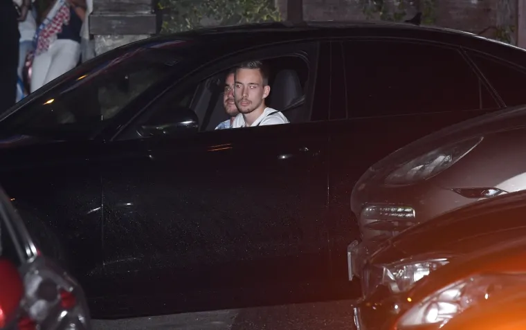 Nakon dočeka na trgu Vatreni slavlje nastavili u dru&scaron;tvu ljep&scaron;ih polovica u restoranu Okrugljak