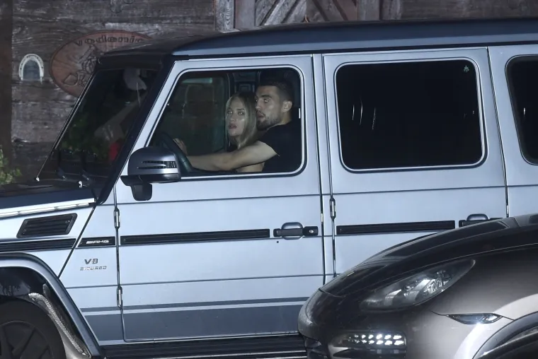 Nakon dočeka na trgu Vatreni slavlje nastavili u dru&scaron;tvu ljep&scaron;ih polovica u restoranu Okrugljak