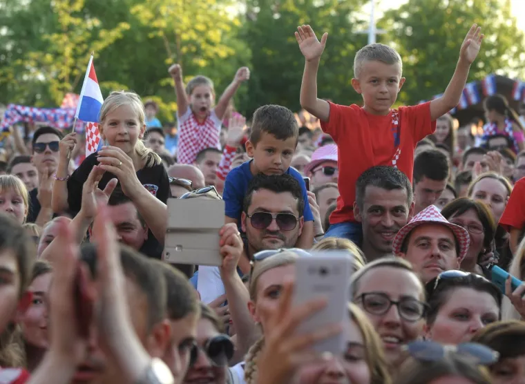Vjernici iz Župa svetoga Antuna Padovanskog pripremili doček za hrvatskog reprezentativca Matea Kovačića.