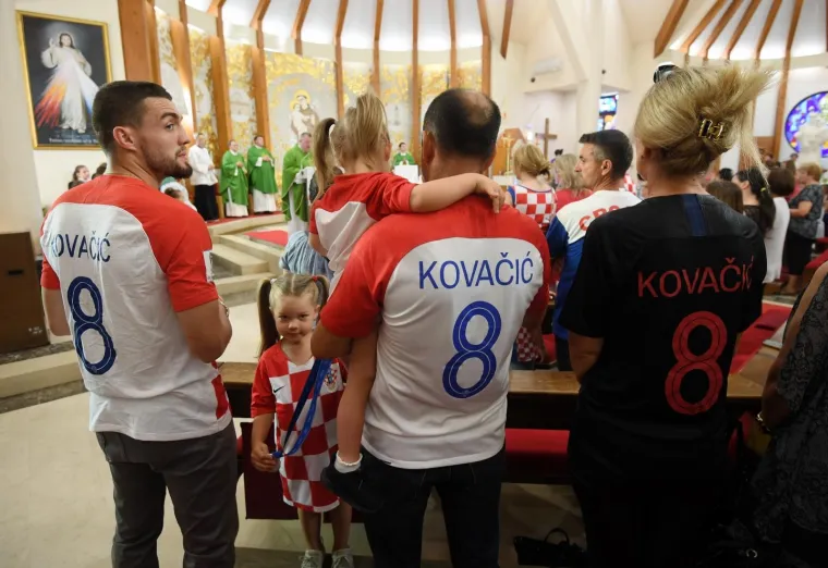 Vjernici iz Župa svetoga Antuna Padovanskog pripremili doček za hrvatskog reprezentativca Matea Kovačića.