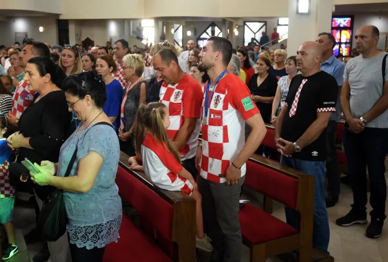 Vjernici iz Župa svetoga Antuna Padovanskog pripremili doček za hrvatskog reprezentativca Matea Kovačića.