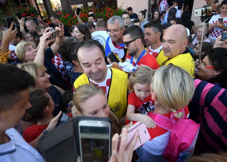 Vjernici iz Župa svetoga Antuna Padovanskog pripremili doček za hrvatskog reprezentativca Matea Kovačića.