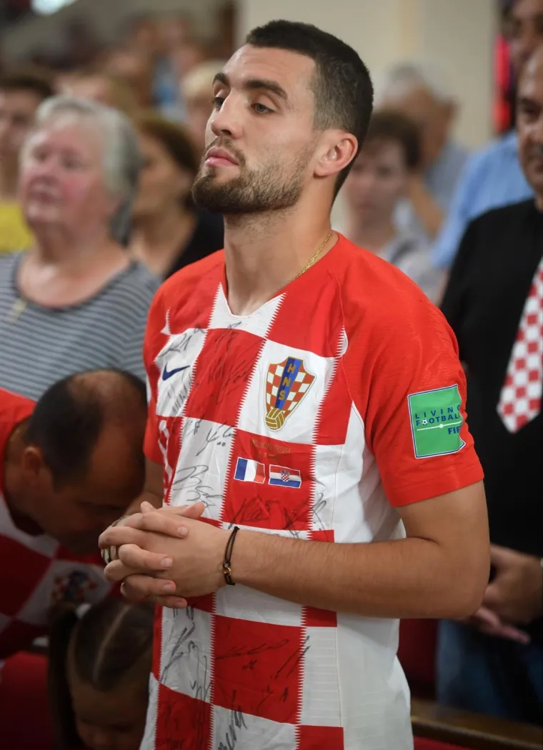 Vjernici iz Župa svetoga Antuna Padovanskog pripremili doček za hrvatskog reprezentativca Matea Kovačića.