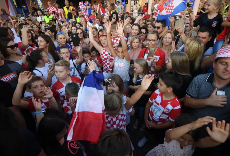 Vjernici iz Župa svetoga Antuna Padovanskog pripremili doček za hrvatskog reprezentativca Matea Kovačića.