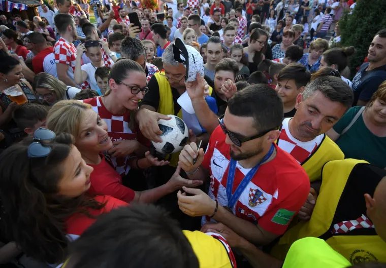Vjernici iz Župa svetoga Antuna Padovanskog pripremili doček za hrvatskog reprezentativca Matea Kovačića.