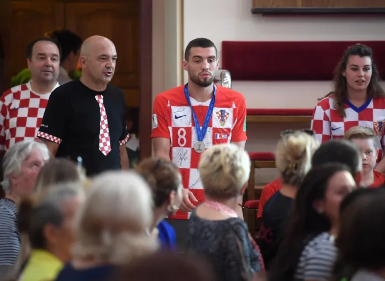 Vjernici iz Župa svetoga Antuna Padovanskog pripremili doček za hrvatskog reprezentativca Matea Kovačića.