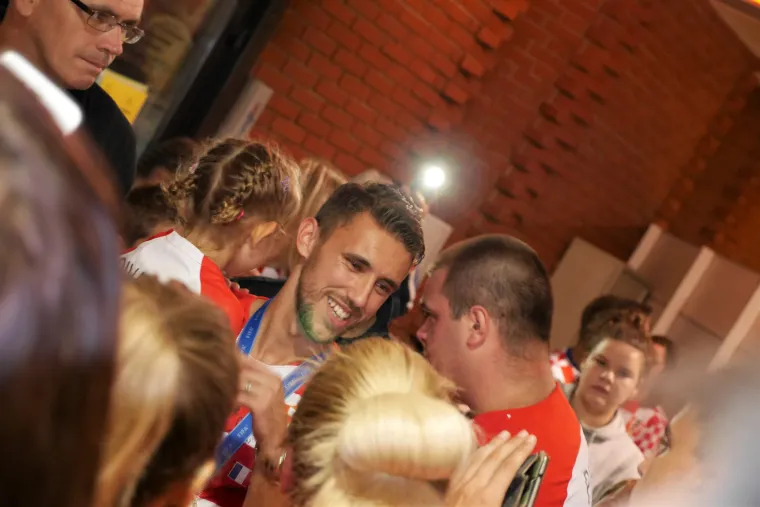 Pivarić se obratio okupljenima navijačima i zahvalio im na prekrasnom dočeku