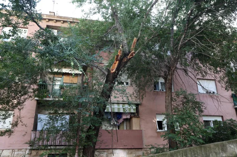 Jako nevrijeme pogodilo je noćas šibensko područje te je izazvalo veliku materijalnu štetu.