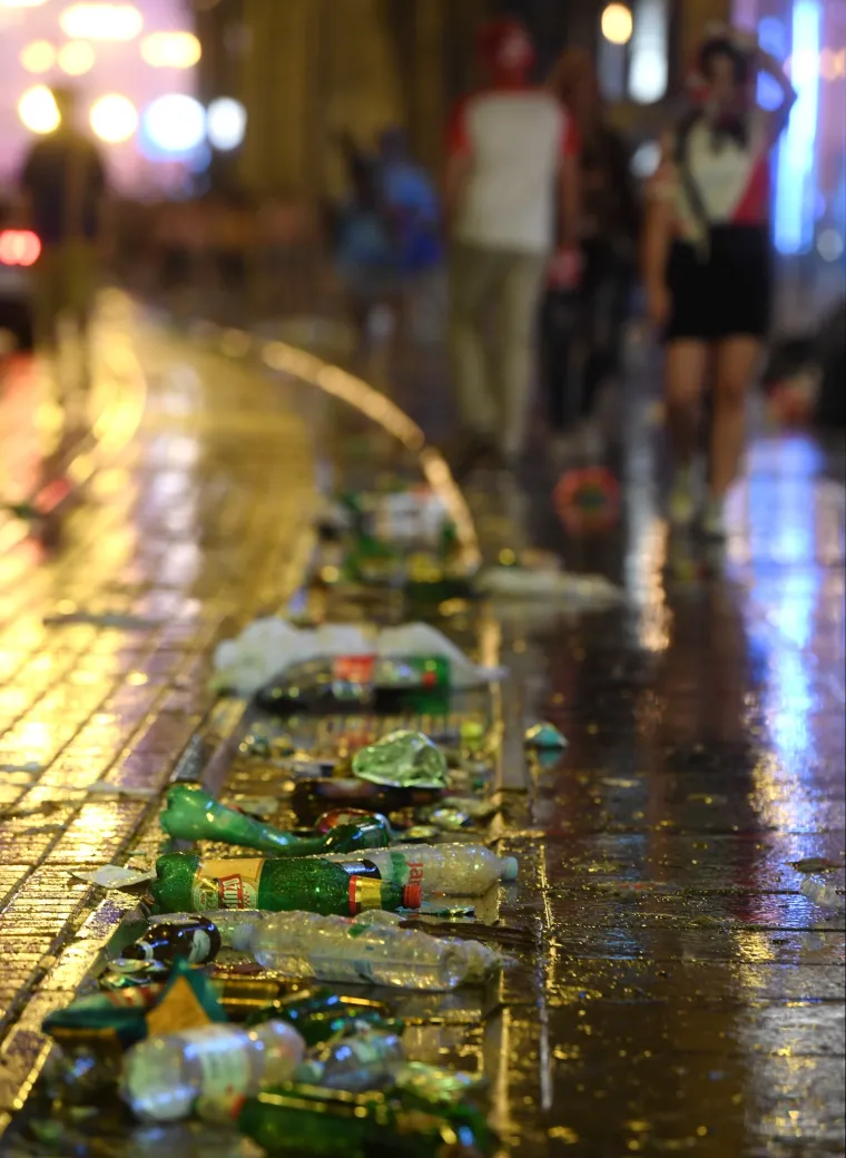 FOTO Pogledajte kako je Trg izgledao nakon &scaron;to su navijači oti&scaron;li kućama