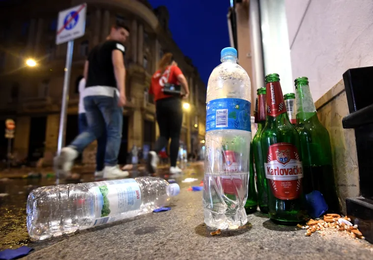 FOTO Pogledajte kako je Trg izgledao nakon &scaron;to su navijači oti&scaron;li kućama
