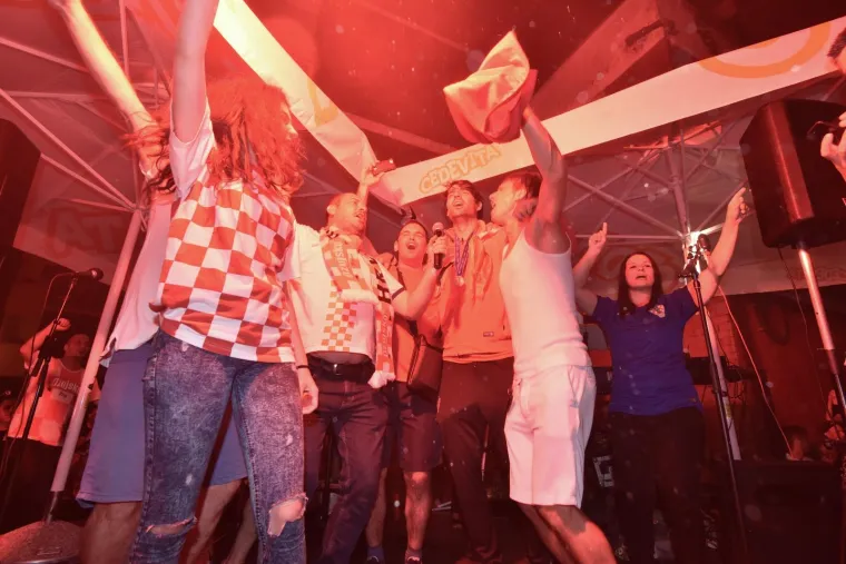 FE&Scaron;TA SE NASTAVILA DUGO U NOĆ: Pogledajte svečani doček za Vedrana Ćorluku u Slobo&scaron;tini