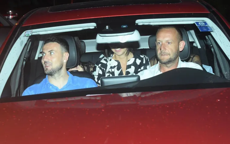 FOTOGALERIJA: Nakon dočeka na trgu Vatreni slavlje nastavili u dru&scaron;tvu ljep&scaron;ih polovica u restoranu Okrugljak