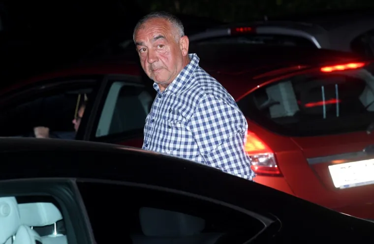 FOTOGALERIJA: Nakon dočeka na trgu Vatreni slavlje nastavili u dru&scaron;tvu ljep&scaron;ih polovica u restoranu Okrugljak