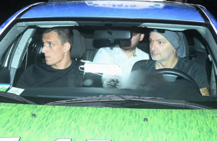 FOTOGALERIJA: Nakon dočeka na trgu Vatreni slavlje nastavili u dru&scaron;tvu ljep&scaron;ih polovica u restoranu Okrugljak