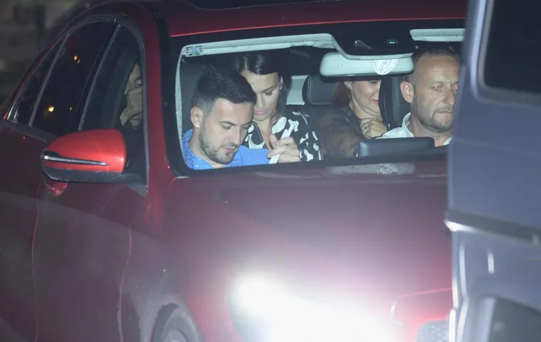 FOTOGALERIJA: Nakon dočeka na trgu Vatreni slavlje nastavili u dru&scaron;tvu ljep&scaron;ih polovica u restoranu Okrugljak