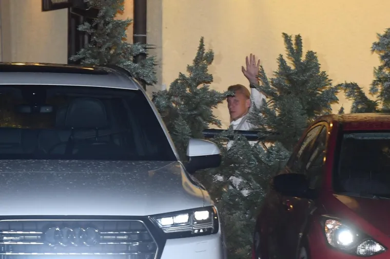 FOTOGALERIJA: Nakon dočeka na trgu Vatreni slavlje nastavili u dru&scaron;tvu ljep&scaron;ih polovica u restoranu Okrugljak