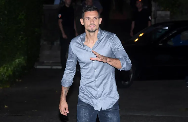 FOTOGALERIJA: Nakon dočeka na trgu Vatreni slavlje nastavili u dru&scaron;tvu ljep&scaron;ih polovica u restoranu Okrugljak