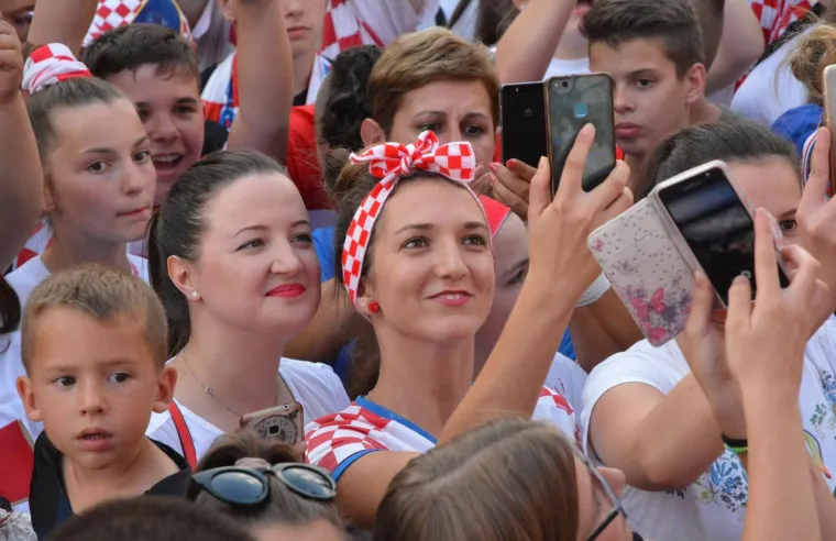 TAKO TO RADE SLAVONCI: Mandžukić stigao u svoj grad i doživio spektakularan doček