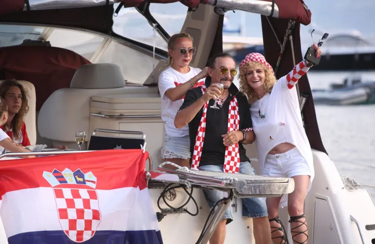 DOČEK KAKAV OMI&Scaron; NE PAMTI: Tisuće navijača skandiralo Ivanu Peri&scaron;iću i Anti Rebiću