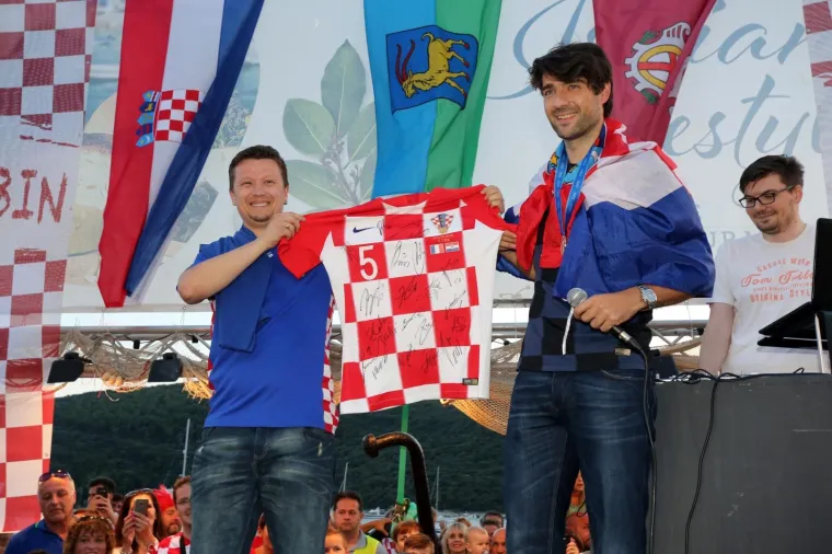 Svečani doček za srebrnog hrvatskog nogometnog reprezetativca Vedrana Ćorluku na rabačkoj rivi.