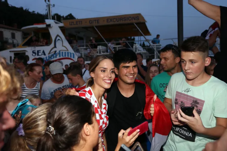 Svečani doček za srebrnog hrvatskog nogometnog reprezetativca Vedrana Ćorluku na rabačkoj rivi.