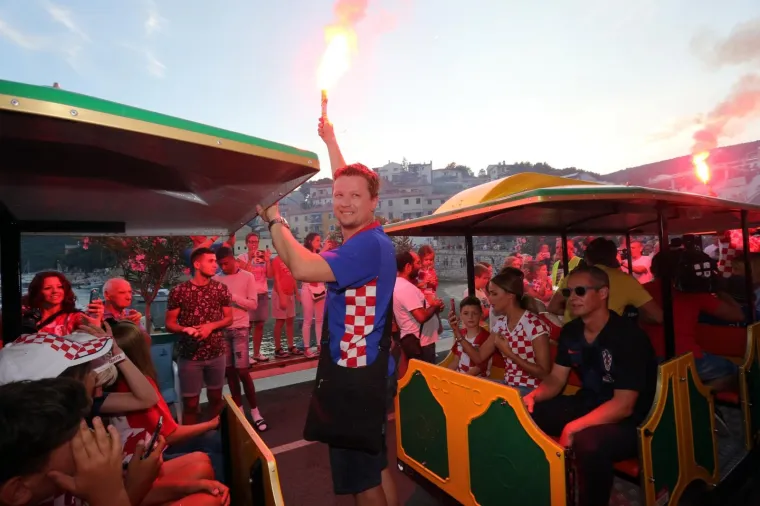 Svečani doček za srebrnog hrvatskog nogometnog reprezetativca Vedrana Ćorluku na rabačkoj rivi.