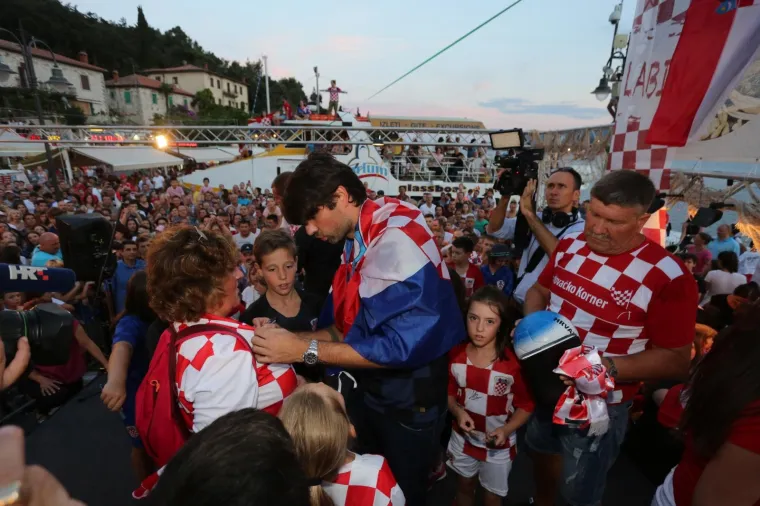 Svečani doček za srebrnog hrvatskog nogometnog reprezetativca Vedrana Ćorluku na rabačkoj rivi.