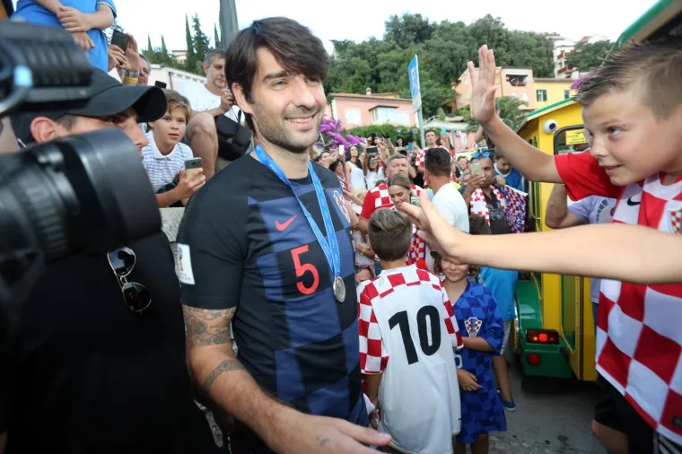 Svečani doček za srebrnog hrvatskog nogometnog reprezetativca Vedrana Ćorluku na rabačkoj rivi.