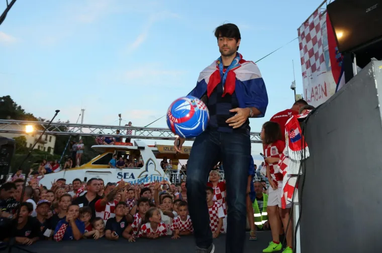 Svečani doček za srebrnog hrvatskog nogometnog reprezetativca Vedrana Ćorluku na rabačkoj rivi.