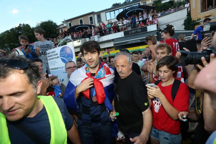 Svečani doček za srebrnog hrvatskog nogometnog reprezetativca Vedrana Ćorluku na rabačkoj rivi.
