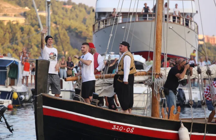 Doček Rebića i Peri&scaron;ića