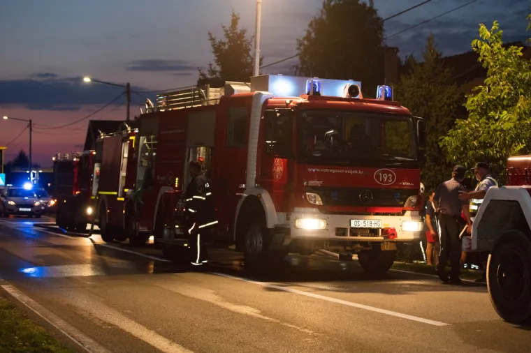 Ernestinovo: U požaru ozlijeđena jedna osoba